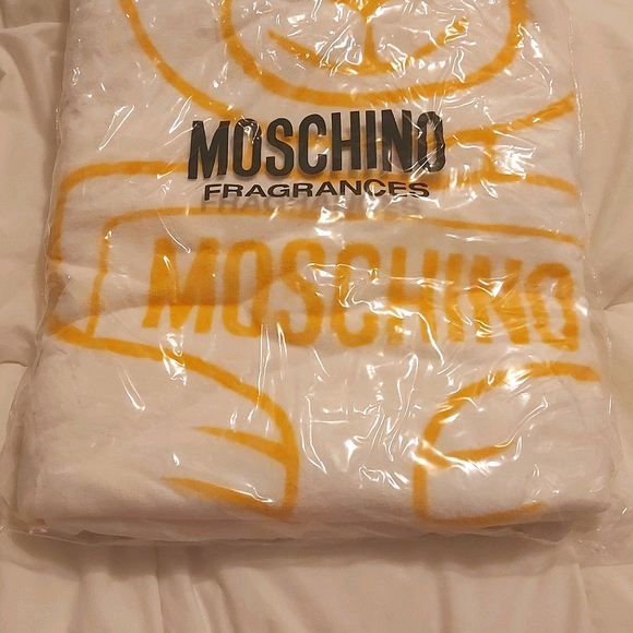 Moschino Toy 2 Beach Towel (Authentic) - Picture 1 of 2